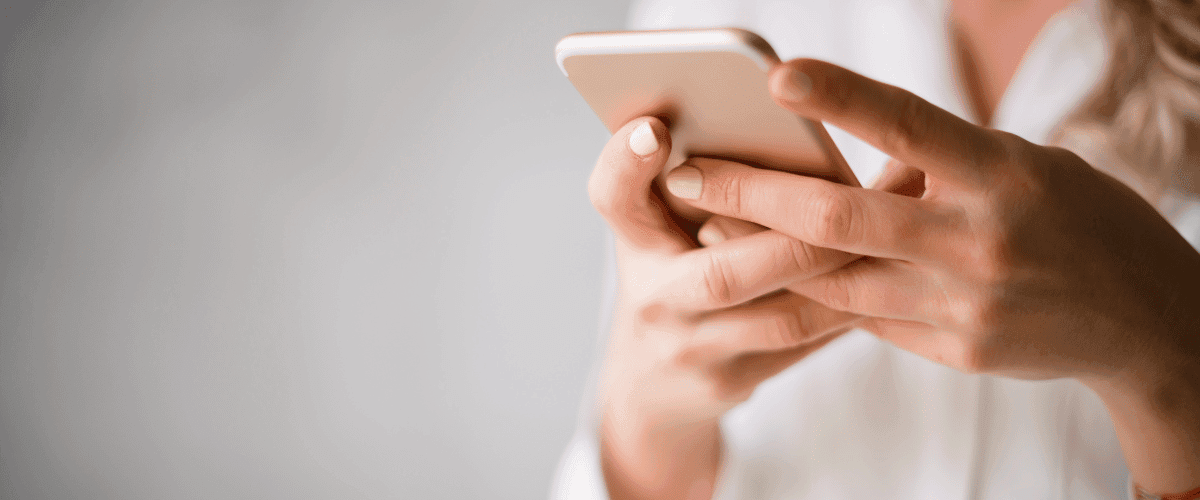 How to Actually Start a Conversation Online (Without Saying 'Hey')
